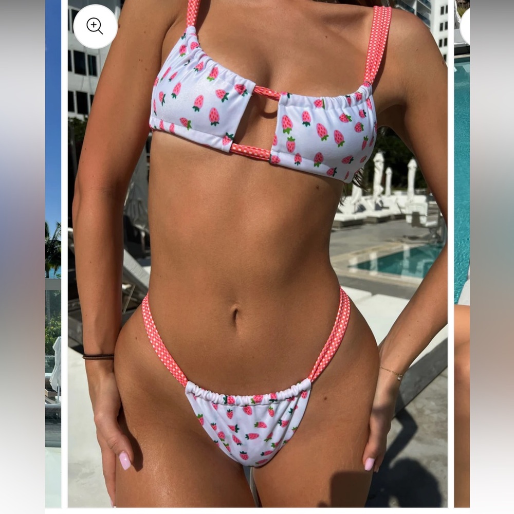 Strawberry milk mob bikini set. Strawberry design w/adjustable straps! Size S
